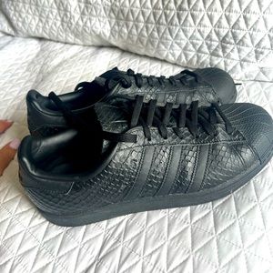 Women black adidas superstar